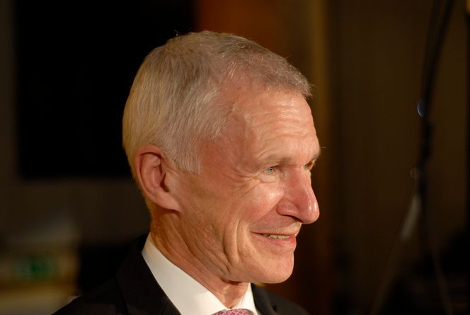 EU-kommisjonens generaldirektør for energi, Philip Lowe, sier energiregulatorene i EU må bli enige om hvor høy tollen på kraftoverføring skal være.