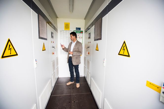 Store svingninger: Når sola titter fram bak en sky, tar det bare få sekunder før produksjonen på Herhan solpark femdobles, konstaterer Alexander Böhmer fra Energie Nordeifel i den tyske delstaten Nordrhein-West­falen.