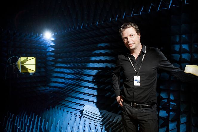 Strålingskammer: Øyvind Birkenes leder Texas Instruments&#039; aktivitet på lavenergiradio. De har bygget et strålingsfritt rom for å teste radioegenskapene til produktene de utvikler.