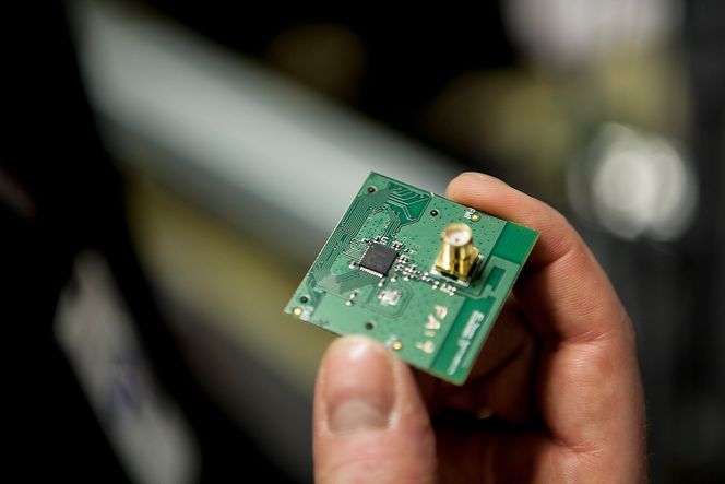 Testing, testing: Texas Instruments Norway har utviklet egne testkort som brukes i produksjonen av radiobrikker&lt;br /&gt; Foto: Håkon Jacobsen