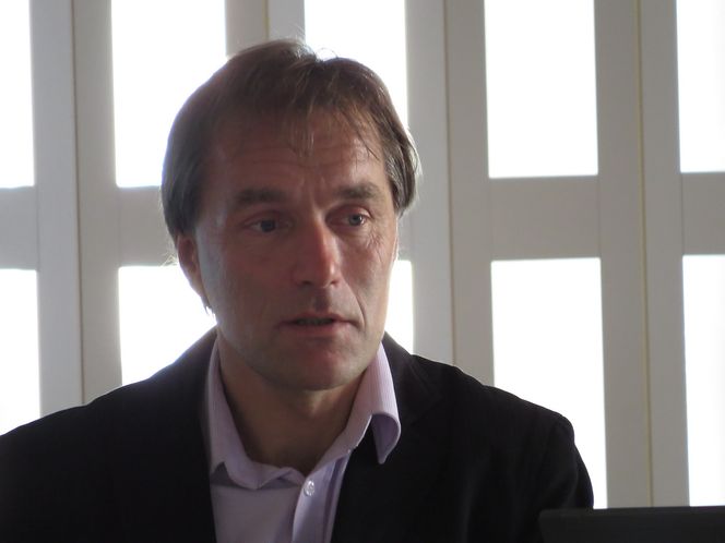 Sliper på langt hold: Vi tok dette bildet av Canons produktspesialist Trond Sliper på ca 20 meters hold med PowerShot SX 50.