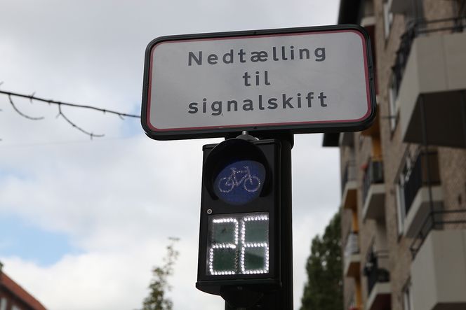 26 sekunder igjen til grønt lys hundre meter lenger frem, så kan du avpasse farten.