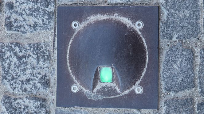 Lys nedfelt i gatene viser vei på sykkelmotorveien i København.