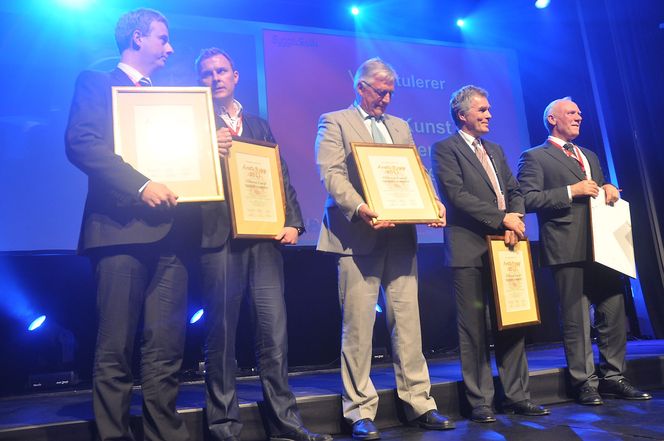 OSEANA: Vinnergjengen fra Os, f.v.: Terje Søviknes (Os kommune) Kim Kristoffersen (Oseana KF), Terje Gilje (Vestafjell AS), Anders Grieg (Grieg Arkitekter AS), Trond Lunde (Walde Entreprenør AS).