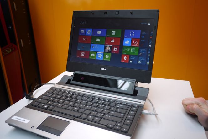 Eksempel på PC med Windows 8 og Tobiis Gaze-teknologi. Denne har dog forrigegenerasjons sensor, som gjør at øyetrackingen blir en ekstra klump på PC-en.