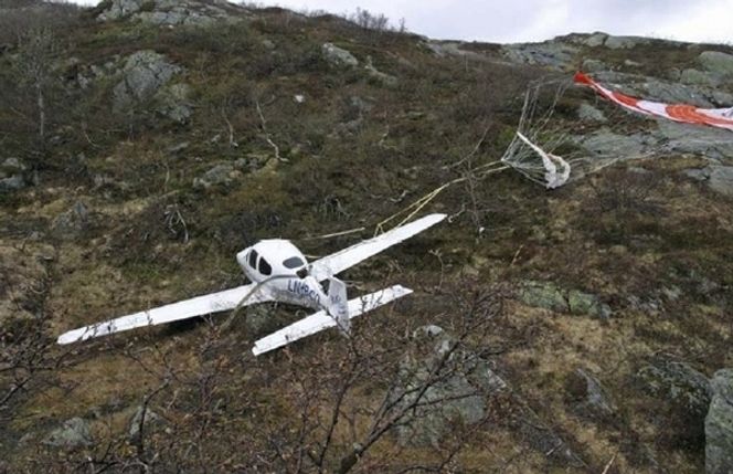 Det synes klart at redningsskjermen reddet livet til de fire som var om bord, skriver havarikommisjonen etter ulykken i 2010.