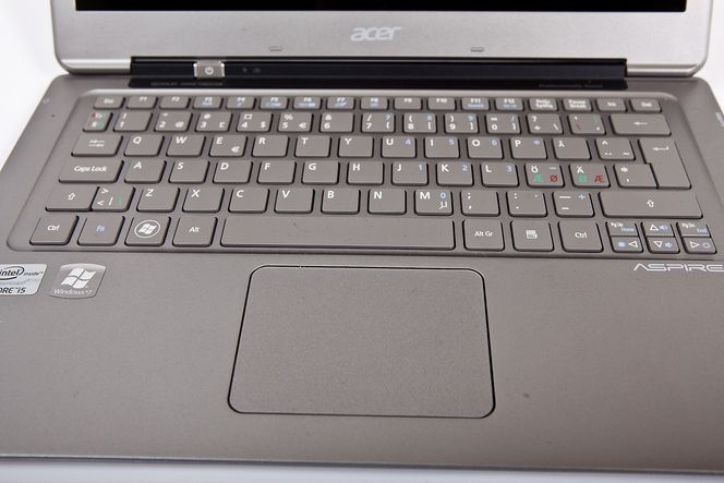 Acer leverer en god pekeplate og et brukbart tastatur.