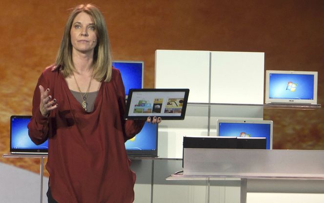 WINDOWS 8: Markedssjef for Windows, Tami Reller, med Windows 8-demonstrasjon under CES. FOTO: Odd Richard Valmot