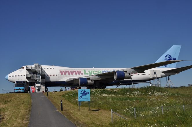 LANDLIG: Flyhotellet står i en eng rett utenfor Arlanda flyplass.