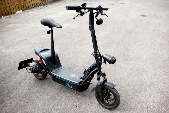 Halvannen mil Tohjulingen er lett å ta med seg på ferie i bobilen eller på hytta. Batteriet kan tas ut og lades.