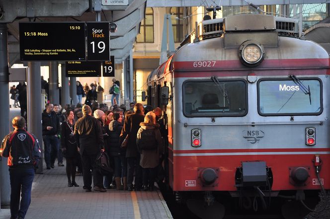 PENDLERE: Jernbaneverket mener det ikke er trafikkgrunnlag for å bygge bussterminal over buttsporene på Oslo S.