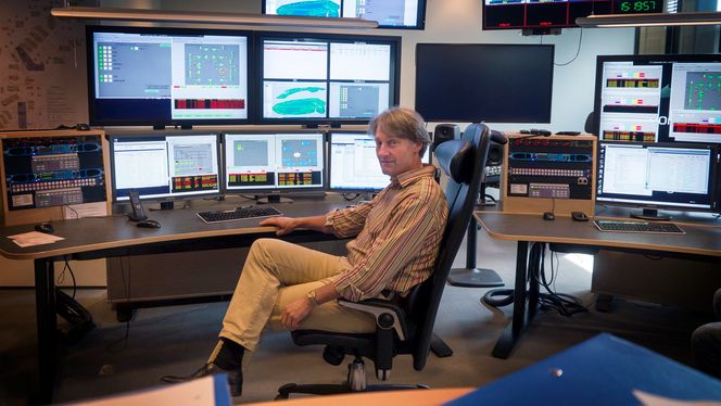 Full kontroll: Herfra har Norkringsjefen Torbjørn Teigen full kontroll med både TV i bakkenettet, FM-radio og DAB. I kontrollsenteret på Fornebu overvåkes alle kringkastingsnettene døgnet rundt.