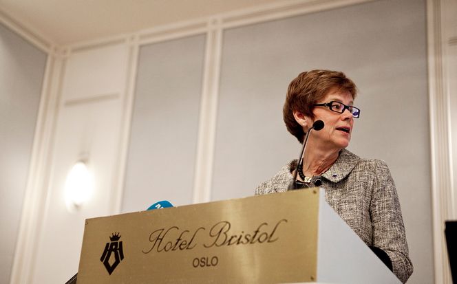 POSE OG SEKK: Hvis både persontrafikk og godstrafikk skal over på jernbane krever det minimum 45 prosent økning i rammene, sa jernbanedirektør Elisabeth Enger.