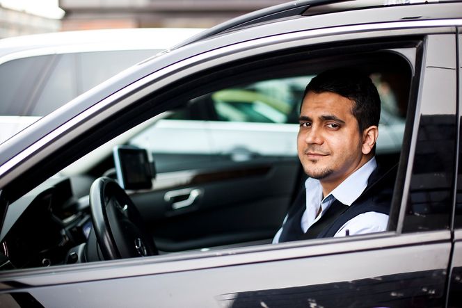 Byggingeniør og taxisjåfør, Mohammad Nawab. Journalist Maria Amelie