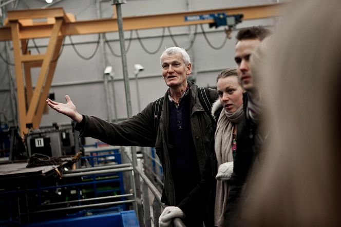 ENTUSIAST: Frede Thorsheim gleder seg over å kunne vise lærere fag og teori i praktisk bruk. I NCCs snøsmelter finner han nær sagt alt han kan drømme om av realfag.