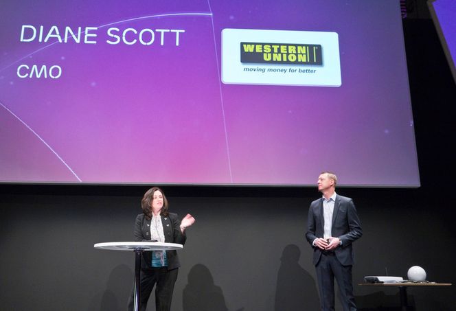 INN I FINANS:En avtale med Western Union skal sikre Ericsson et brohode inn i finanstransaksjonenes verden. - Vi ser samarbeidet med Ericsson, som håndterer halvparten av nettverkstrafikken i verden, som veldig viktig, sier Diane Scott fra Western Union, og Ericssonsjefen Hans Vestberg synes ikke å ha noen innsigelser til det.
