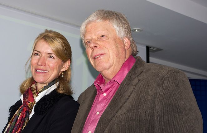 SYNKENDE MARKED: Synnøve Bjørke og Erik Andersen i Stiftelsen Elektronikkbransjen rapporterer om nedadgående kurver.