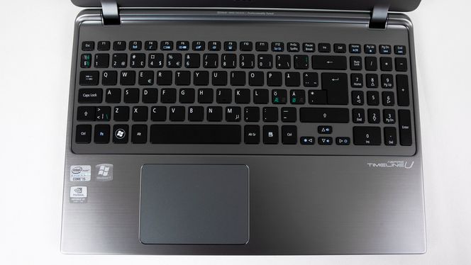 Tastaturet har litt for stive taster, etter vår smak. Det gjør at det tar lang å venne seg til.