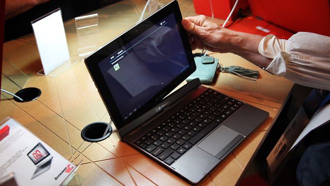 Ideapad S2110A blir Lenovos premiumbrett for forbrukere. Det kan ha opptil 20 timer batterilevetid med det medfølgende tastaturet.
