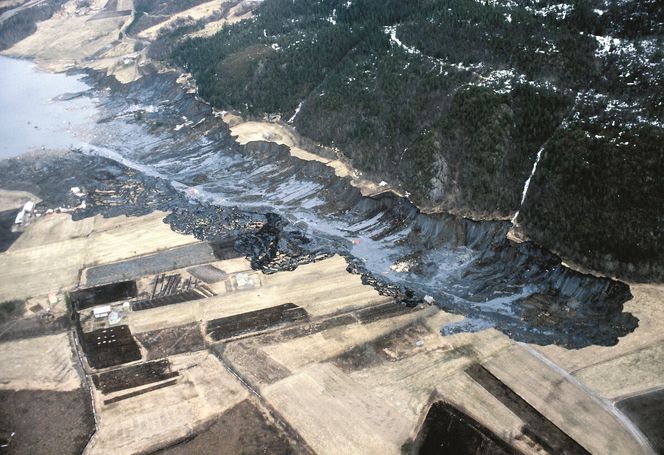 UBALANSE: Rissa­skredet ble utløst av en grunneier som skulle grave ut til grunnmur på et påbygg. Løsmassene som ble lagt ved vannkanten, skapte ubalanse i grunnforholdene. FOTO: Scanpix