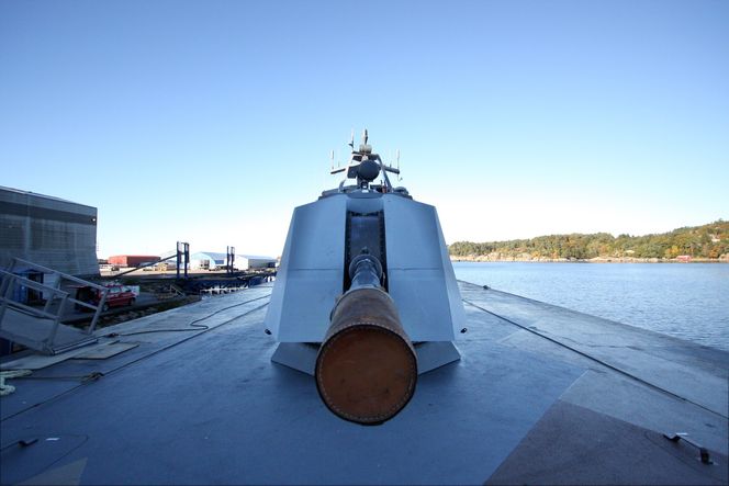 Treffsikker: KNM «Gnist» er den siste MTBen som leveres fra verftet i Mandal. Båten har en toppfart på over 60 knop og kan skyte 120 skudd i minuttet. Foto: Peder Qvale