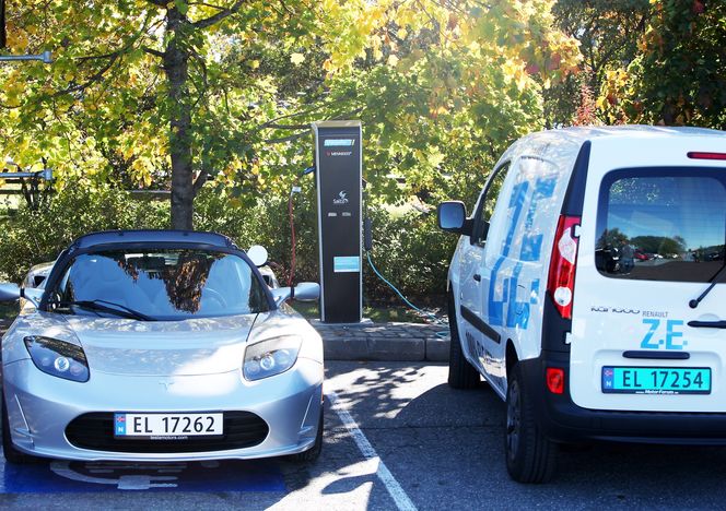 Full pakke: To Mennekes-uttak (32A 400V trefas - 22 kW), som for eksempel Tesla Roadster kan benytte, finnes også på Vestby-stasjonen. alle foto: Per erlien Dalløkken