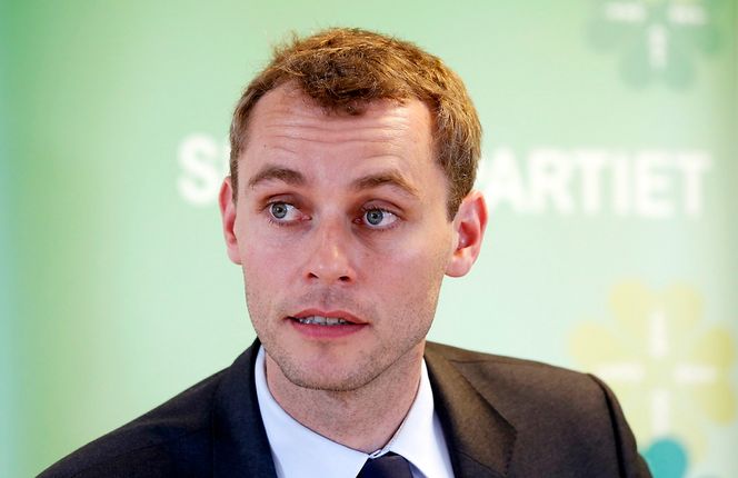 AVVISER: Olje- og energiminister Ola Borten Moen avviser at han favoriserer olje- og gassektoren framfor fornybar energi-bransjen.