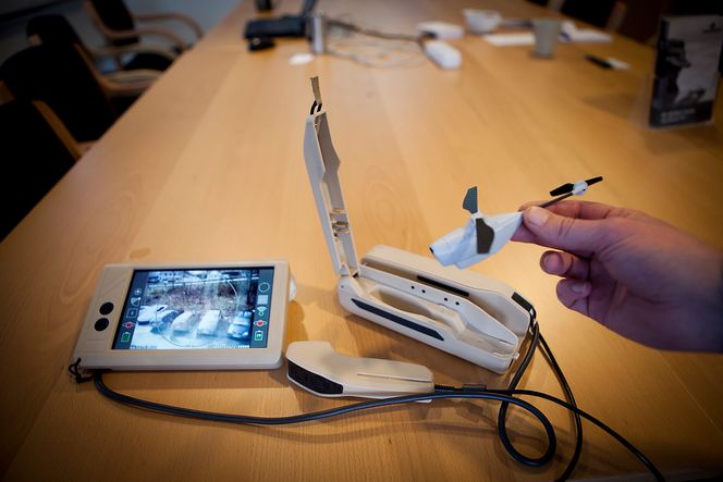 SMÅTT: Slik ser hele PRS-pakken ut. Den får plass i ei magasinlomme.