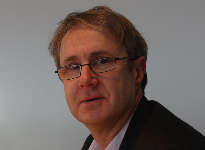 Dekningsdirektør Bjørn Amundsen hos Telenor møter mye motstand mot basestasjoner og må bruke mye ressurser på å finne alternative løsninger for å gi bedre dekning i et område.