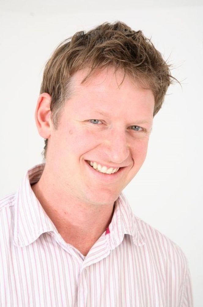 Vil spise radioaktiv spinat FRYKTER FRYKTEN: Frykten for atomkraft er større enn faren skulle tilsi, mener Mark Lynas. Han mener Norge kan bidra til å øke japanernes strålingsfrykt ved å flytte ambassaden til Kobe selv om det ikke er noen reell strålingsfare i Tokyo.