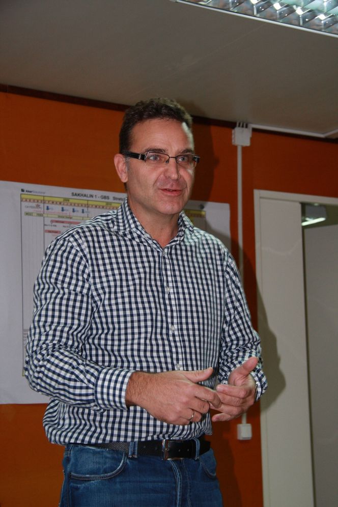 Tåler is best DYKTIGE: Prosjektleder Steinar Myrset i Kværner er imponert over kvaliteten på arbeidet til russiske leverandører til Sakhalin 1-prosjektet.