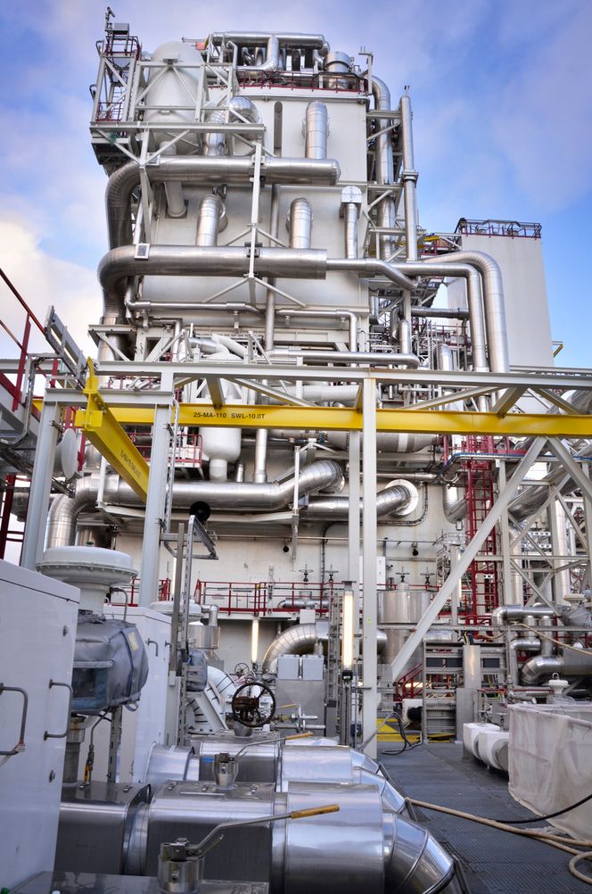 Trenger mer kraft KULDEBOKSEN: Dette er coldboxen som kjøler gassen ned til LNG. Den er fylt med en slags leire, perlitt, som isolasjonsmateriale. Dette skaper problemer når mannskaper skal inn og gjennomføre modifikasjoner i denne boksen.