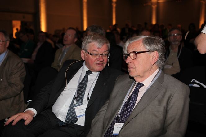 PESSIMISTER: ASPO-president Kjell Aleklett og grunnlegger Colin Campbell tror verden står overfor store energiutfordringer. De jobber for å få folk til å skjønne at det kreves store forandringer i måten vi lever på.
