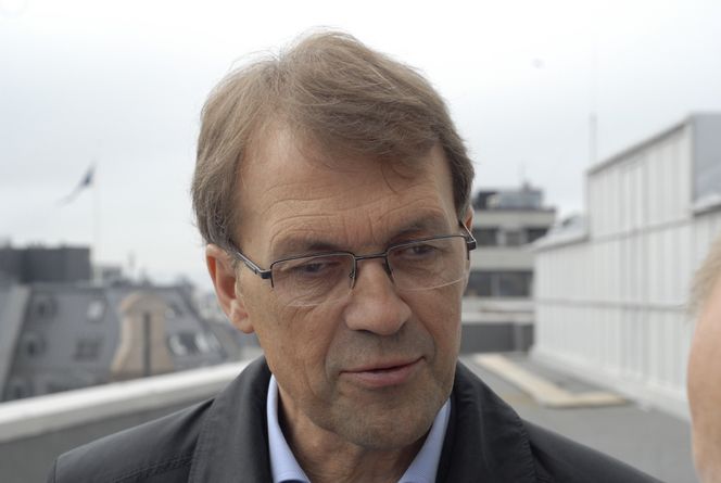 LETTET: Styreleder Eivind Reiten i Norske Skog roser energiminister Ola Borten Moe for å la den kraftkrevende industrien slippe å betale for elsertifikatene.