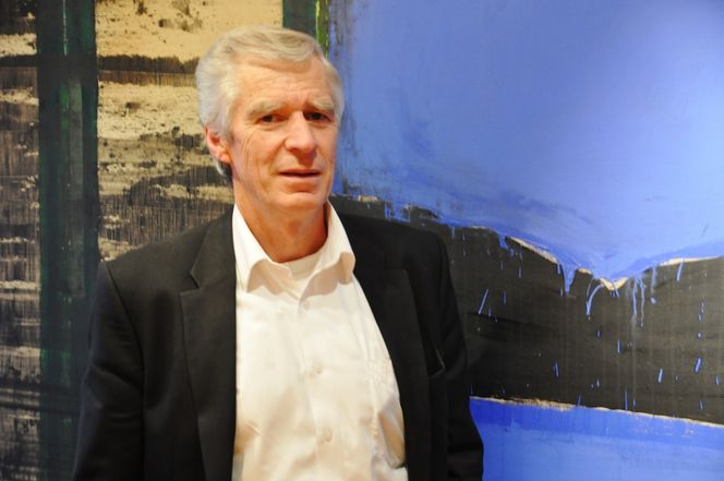 HAVNEMANN: Venstremann, styreleder i Oslo Havn KF og seniorpartner i Procorp AS, Bernt Stilluf Karlsen, foran Kjell Nupen-maleriet i Procorps møterom. - Dette er nødfondet vårt, som vi kan selge hvis vi går konk.