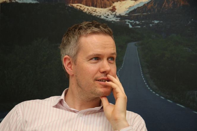 Markedsledere MARKEDSLEDER: Hallstein Havåg, salgsdirektør for avsvovlingssystemer i Alstom Power er fornøyd med 3/4 av markedet. Alstom i Norge nyter godt av franskmennenes salg av kraftverk.