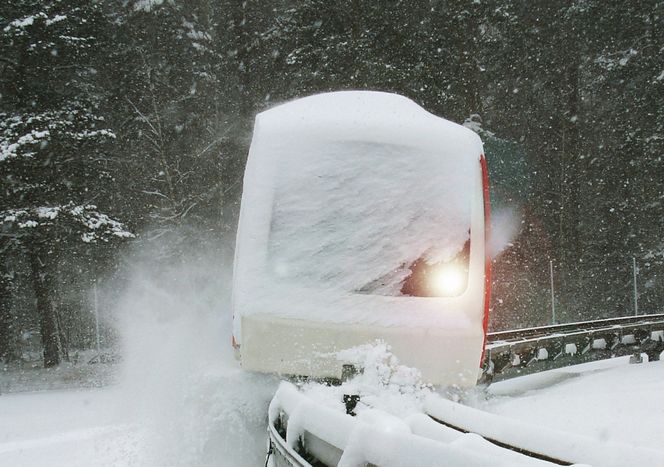 TÅLER VINTER: Etter juleferie i 2008 hadde det falt mye sne. Uten å ta noen som helst forholdsregler eller måke startet testingeniørene banen. Det gikk alldeles utmerket, uten problemer av noe slag.