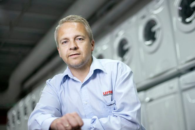 FORNØYD: Administrerende direktør Trond Samuelsen i Lefdal Elektromarked.