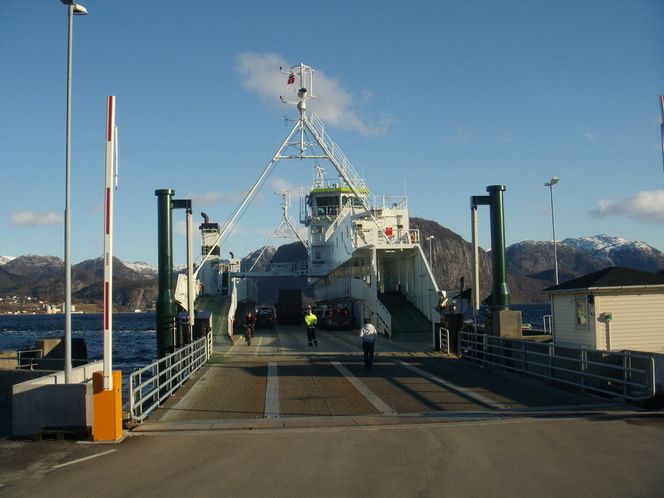 KJØR PÅ: Finnøy har plass til 110 biler og opp til 350 passasjerer.