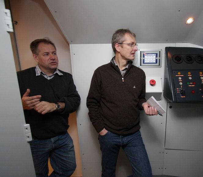 SAMARBEID: Ottar Arne Haslestad (t.v), simulatoransvarlig på Norsk jernbaneskole, og Espen Narum, utviklingssjef fremføring i Flytoget.