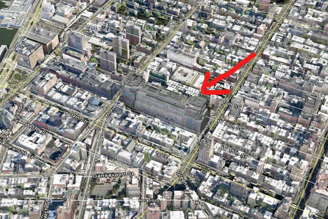 Få bygninger i New York har like stor vertikal utstrekning som 111 8th Avenue.