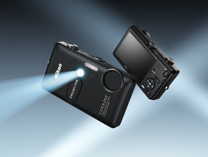 Med projektorNikon S1200.