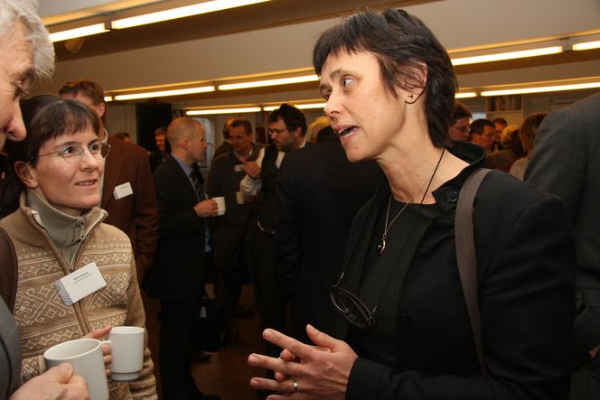 FRYKTER KUTT: Det skaper usikkerhet at forskningsfondet kan tape en halv milliard kroner i avkastning i 2013. Så langt vet ikke forskningsmiljøene hvor kuttene kommer. - Vi får jo veldig mye penger gjennom Forskningsrådets programmer, sier IFE-direktør Eva Dugstad.