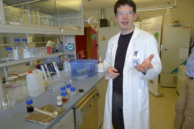 STRÅ, TREVIRKE ELLER BAGASSE: - Om vi skal bygge i Norge eller andre stedet, avhenger av råvaren. Vi bygger et råvareuavhengig anlegg, og kan endre råstoffet med enkle tilpasninger, sier forsker og gruppeleder for forskerne som har utviklet teknologien, Dr. Scient Martin Lersch.