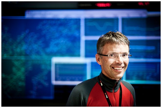 BRUKER MAGEFØLELSEN: - Hva som er sannsynlig risiko har vi i ryggmargen, men vi har aldri kunnet sette tall på risikobildet, sier Frode Trengereid ved Statnetts landssentral. FOTO: Håkon Jacobsen