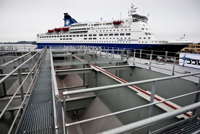 RENSER: Lekteren er utstyrt med en rekke kamre. De groveste gjenstandene tas ut allerede idet snøen dumpes gjennom en rist og ned i lekteren. Deretter blir snøen knust, blandet med vann og gjennom forskjellige prosesser blir all forurensing fjernet før snøen pumpes ut i sjøen som rent vann.