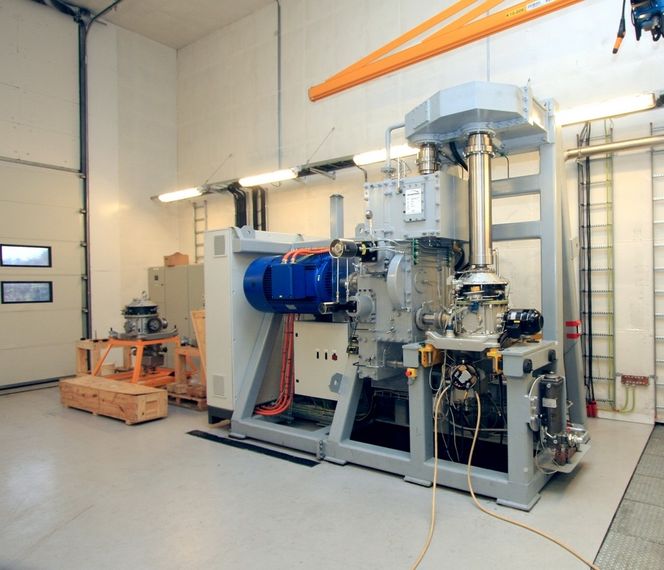 NÅ: Den nyinstallerte testbenken drives elektrisk.