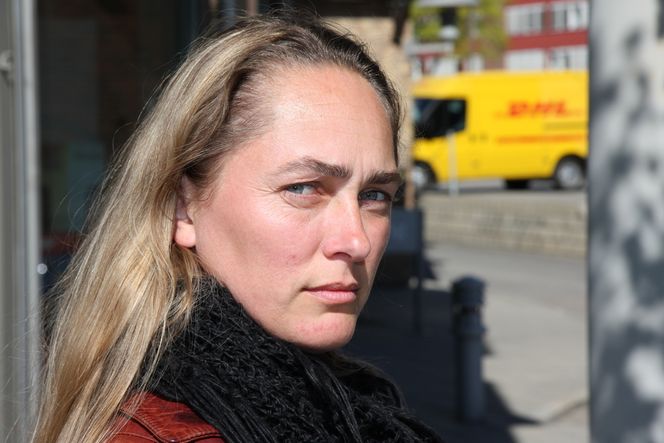 PROTESTERER: -Vi godtar ikke at bilistene på forhånd skal betale for en vei som ikke en gang er vedtatt bygd, sier politisk rådgiver i NAF, Line Lillebø Osfoss. Fotograf: Truls Tunmo