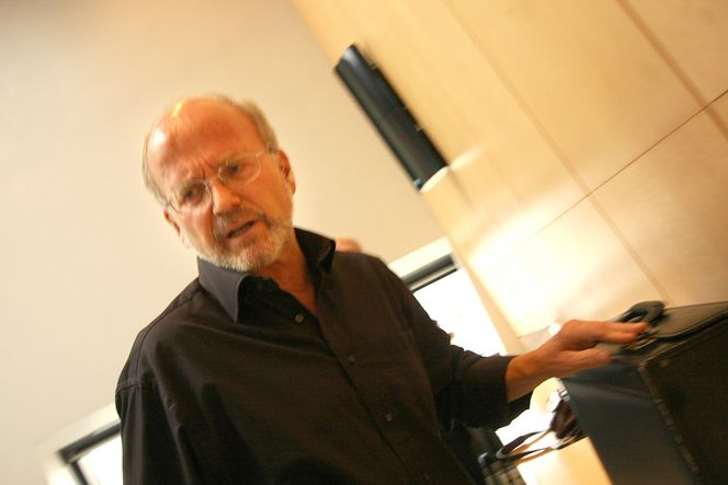 Seniorrådgiver i Oljedirektoratet, Rolf Wiborg, sier økonomene i oljeselskapene finner måter å unngå å komme i konflikt med arbeidsmiljøloven.