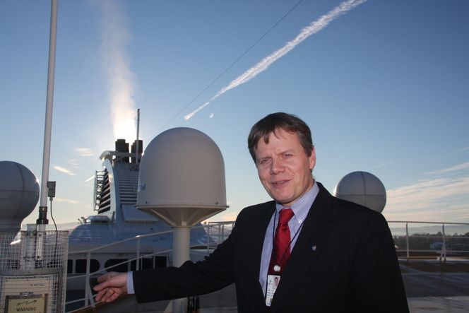 FJERNES: Om fem-seks måneder skal det ikke stige røyk ut av pipa på Color Magic når hun ligger til kai i Oslo, lover prosjektdirektør Jan Helge Pile i Color Line.